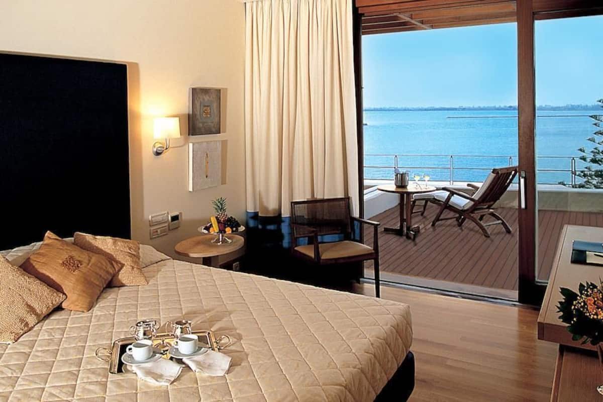 executive room, sea view | minibar, in-room safe, soundproofing, iron/ironing board