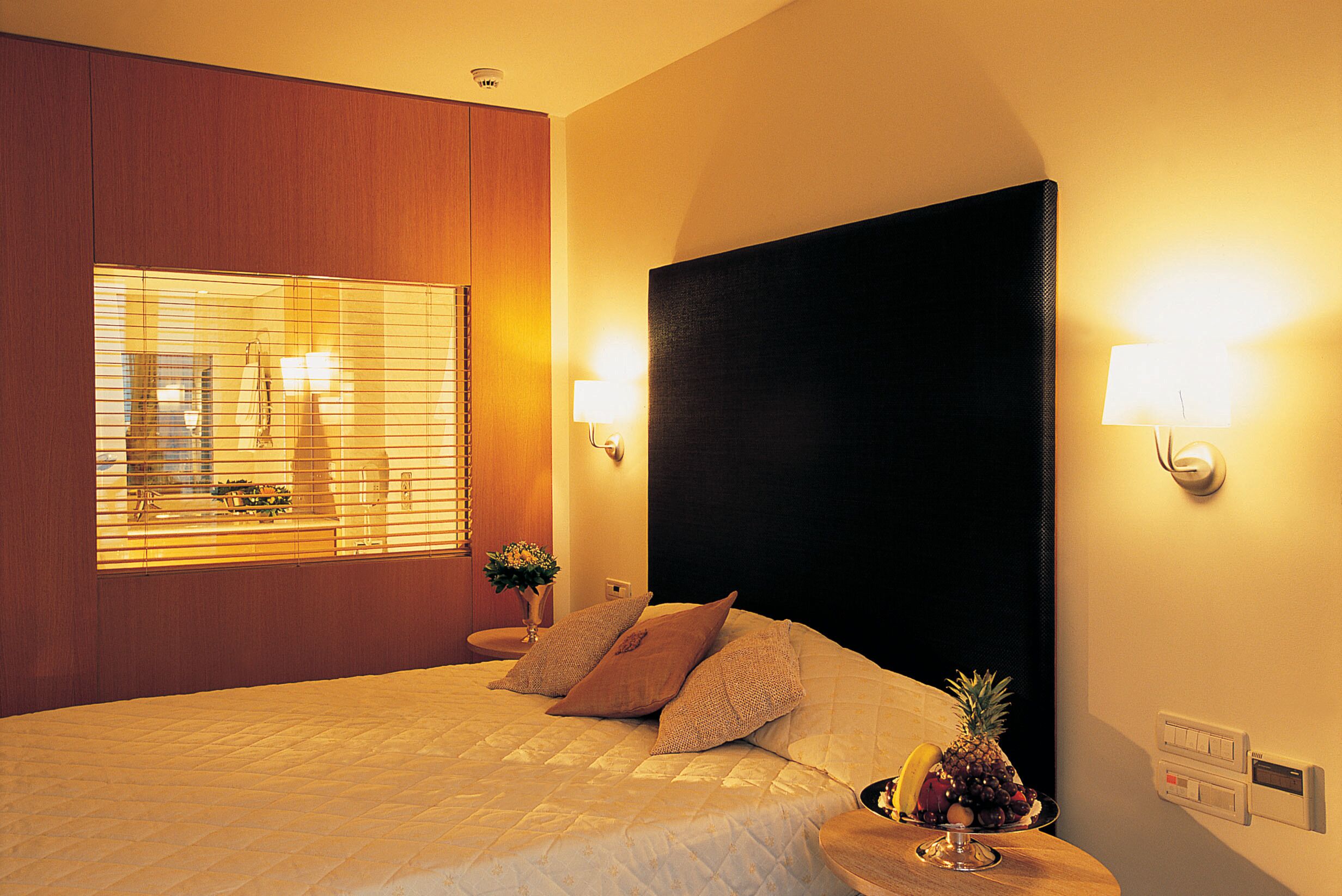 minibar, in-room safe, soundproofing, iron/ironing board