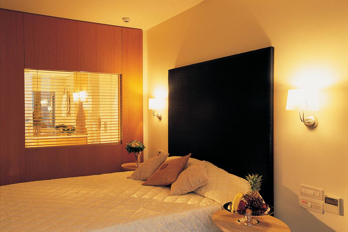 minibar, in-room safe, soundproofing, iron/ironing board