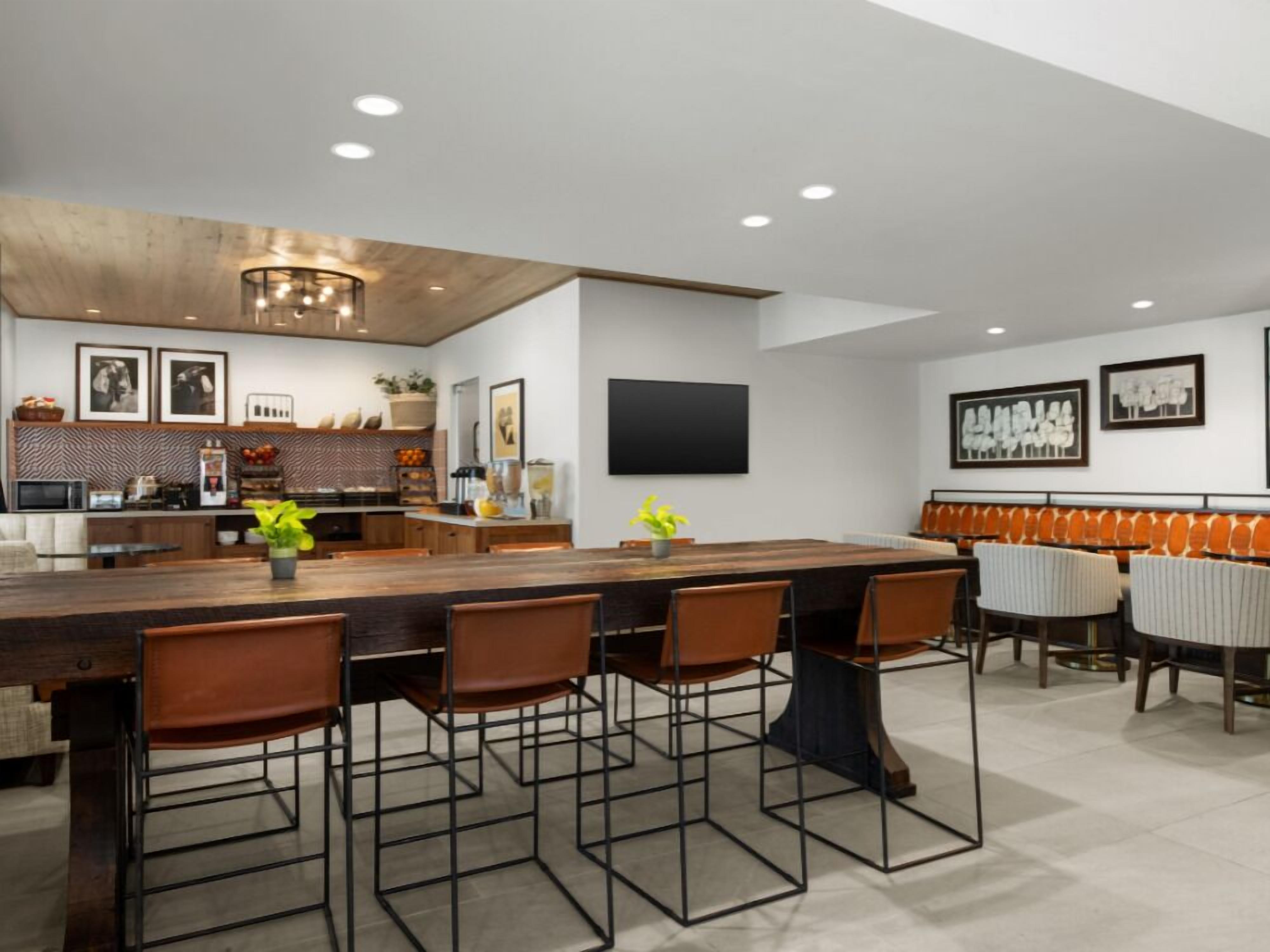 free daily continental breakfast