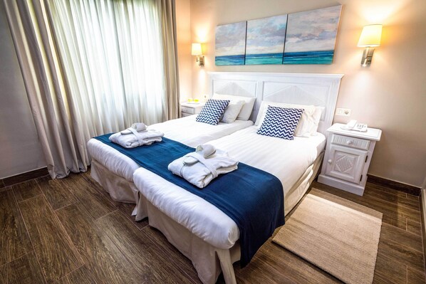 Hypo-allergenic bedding, down comforters, memory foam beds, in-room safe - Vitalclass Lanzarote Resort (Teguise)