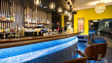 Bar sur le toit, vue sur la piscine, ouvert tous les jours