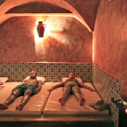 Un sauna, una bañera de hidromasaje, baño turco, baño turco/hammam