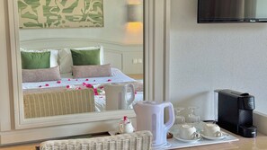 Minibar, individually decorated, desk, laptop workspace - Hammamet Garden Resort and Spa (Hammamet)