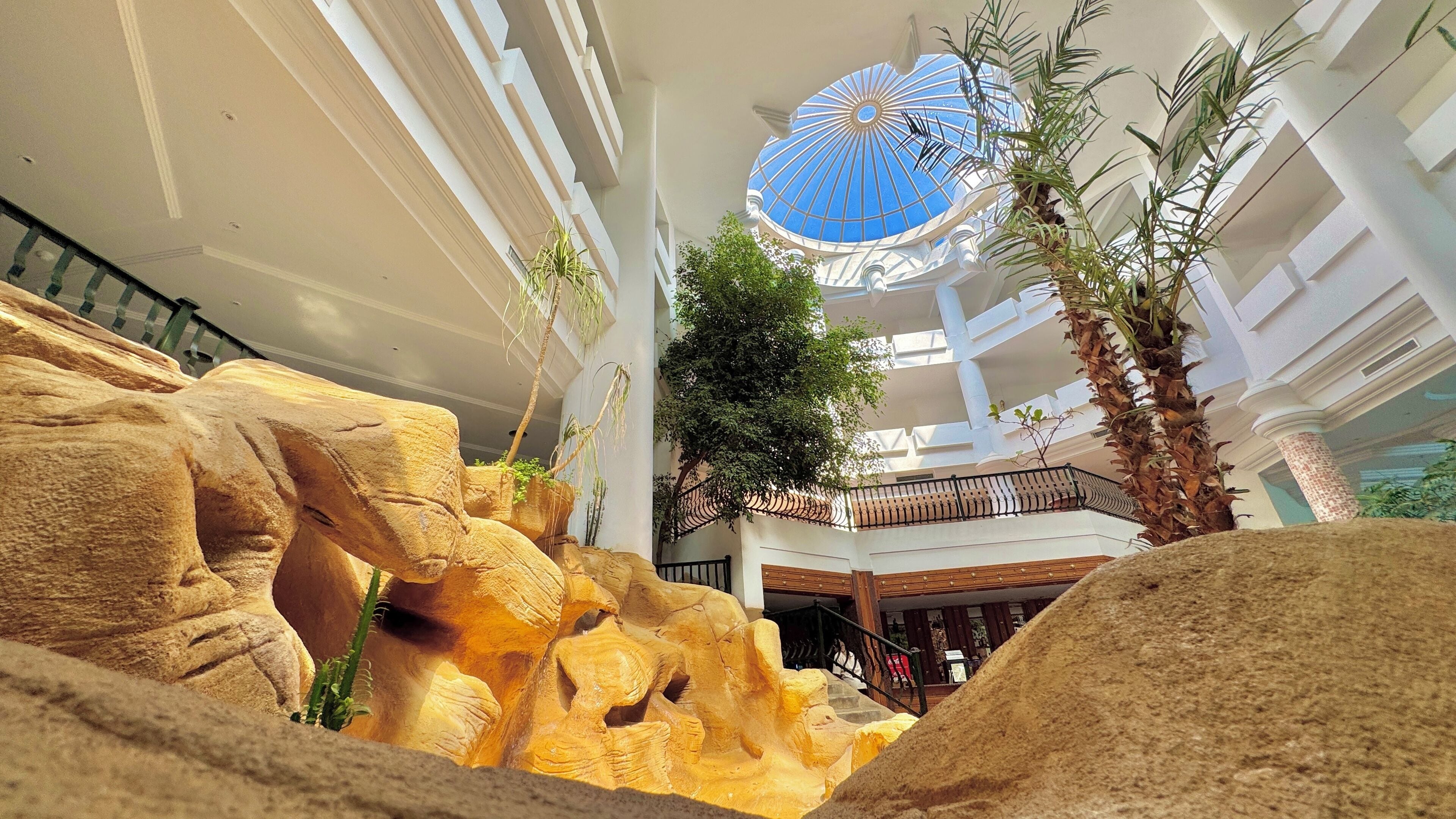 2 bars/lounges, beach bar