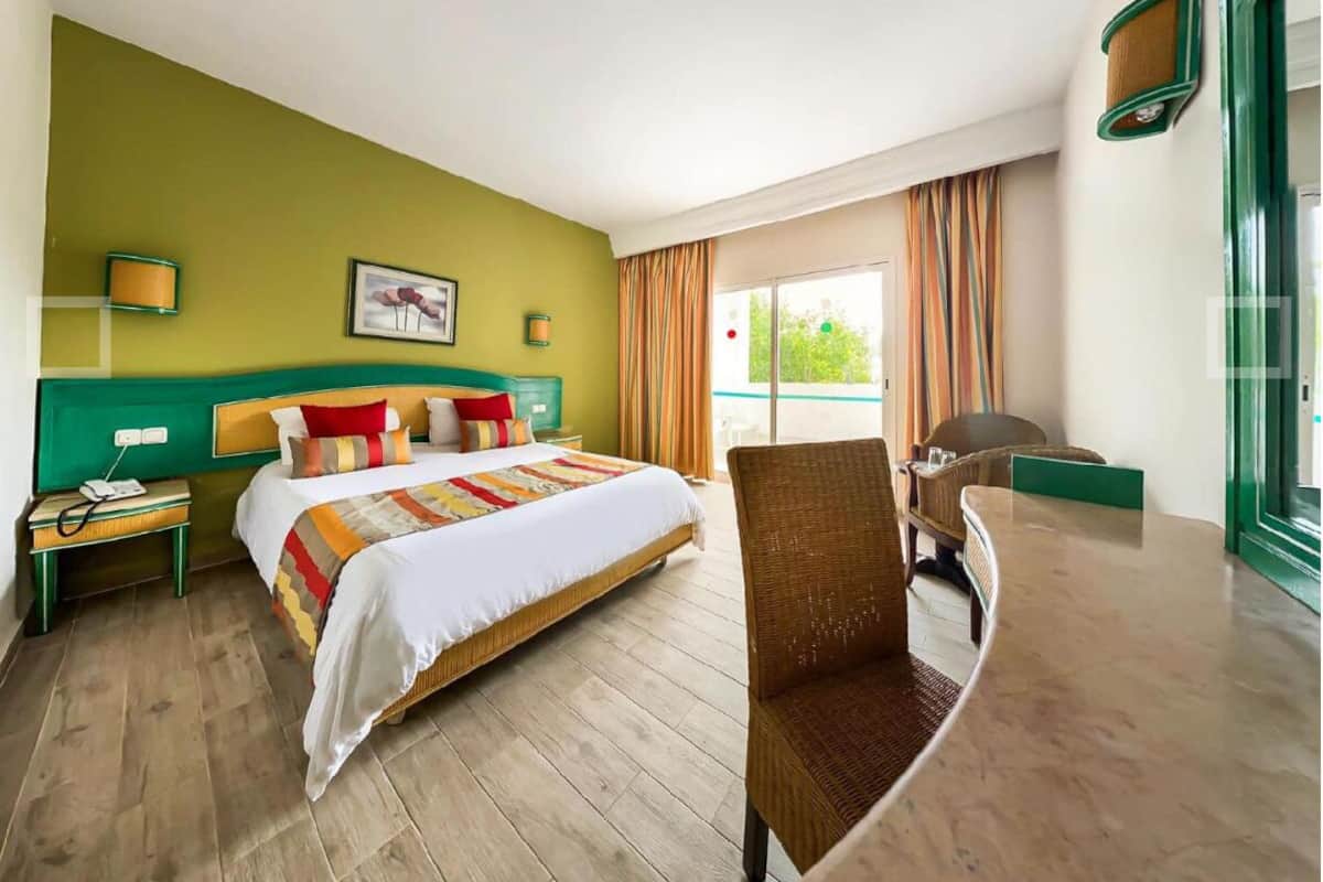 Chambre Standard double ou avec lits jumeaux | Minibar, coffre-fort, lit de bébé (gratuit), accès au Wi-Fi (inclus)