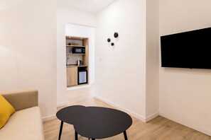 Minibar, Schreibtisch, laptopgeeigneter Arbeitsplatz