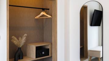 Minibar, desk, laptop workspace, blackout curtains