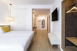 Quarto, vista para a cidade | Frigobar, escrivaninha, espaço de trabalho para notebook