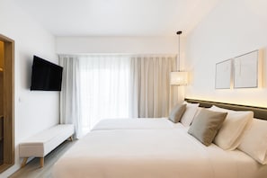 Down comforters, minibar, desk, laptop workspace - La Suite (Santa Cruz de Tenerife)