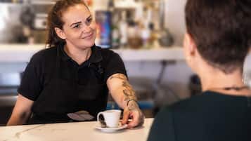 TĂ€gliches FrĂŒhstĂŒcksbuffet (12 EUR pro Person)