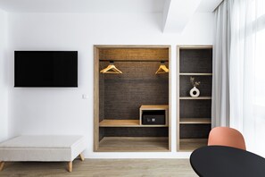 Minibar, Schreibtisch, laptopgeeigneter Arbeitsplatz