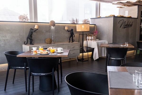 Daily buffet breakfast (EUR 12 per person)