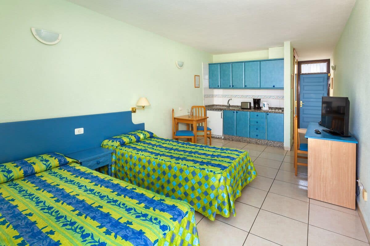 Rideaux d’obscurcissement, fer et planche à repasser