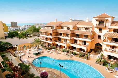 2 Außenpools, Sonnenschirme, Liegestühle. Coral Los Alisios
