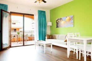 En 0-tommers Flatskjerm-TV med Parabol-TV samt TV