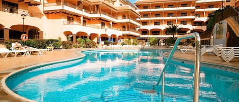 2 outdoor pools, pool umbrellas, sun loungers