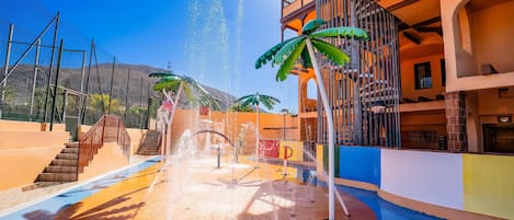 Surfing/boogie boarding