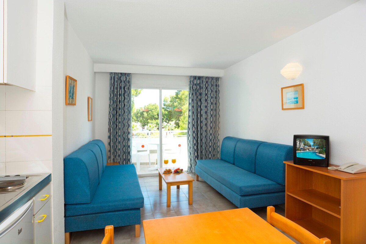 Living area | TV, table tennis