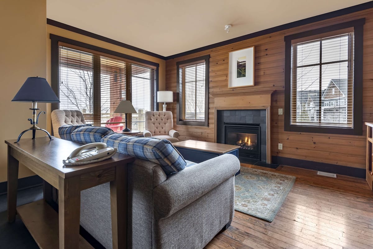 1 BEDROOM 1 KING CORNER SUITE | Living area | Flat-screen TV, fireplace, DVD player