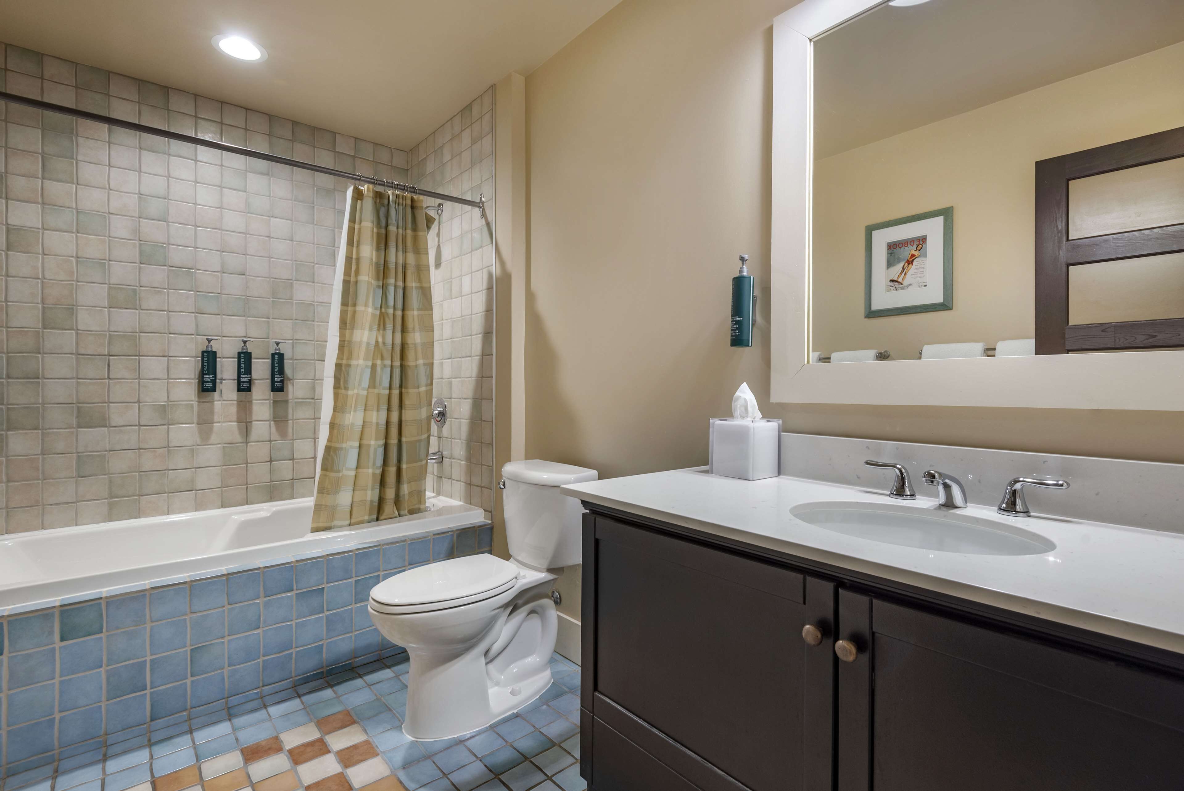 separate bathtub and shower, free toiletries, hair dryer, towels