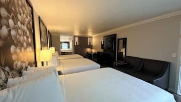 标准房, 多张床 | 加厚床垫、客房内保险箱、办公桌、笔记本电脑工作区