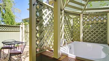 Romantic Room, 1 Queen Bed, Fireplace (Portofino) | Terrace/patio