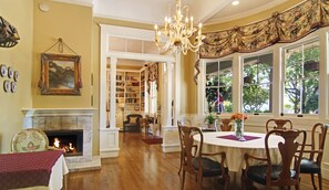 Lobby lounge - Inn at Depot Hill (Capitola)