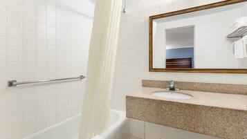 Standardzimmer, 2 Queen-Betten, Nichtraucher | Badezimmer