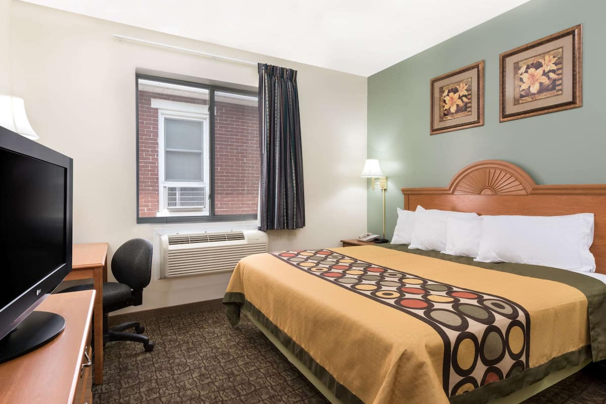 Desk, cots/infant beds, rollaway beds, free WiFi