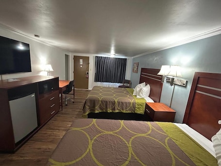 Desk, cots/infant beds, rollaway beds, free WiFi. Econo Lodge Palmyra - Hershey