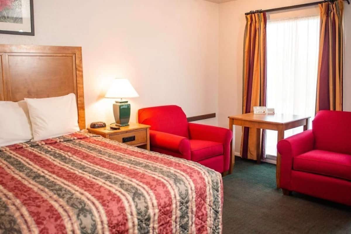 Deluxe Single Room, 1 Queen Bed, Non Smoking, Jetted Tub