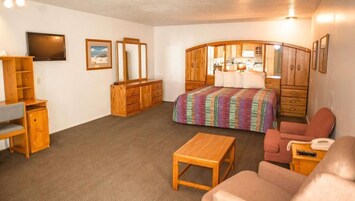 Deluxe Studio, 1 King Bed, Non Smoking, Kitchenette | Individually furnished, desk, laptop workspace, blackout drapes