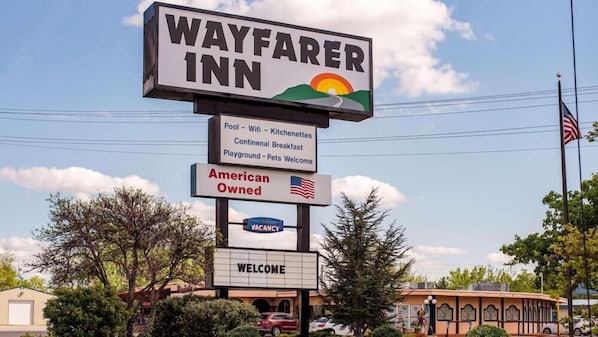 Front of property - Wayfarer Inn Woodward (Woodward)