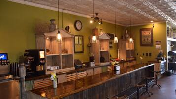 Petit déjeuner, déjeuner et dßner servis sur place