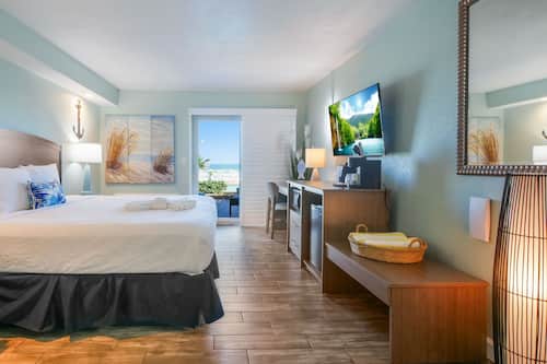 Room,1 King Bed, Oceanfront