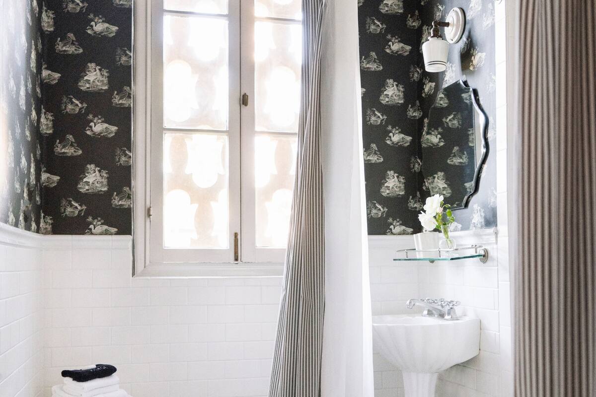 shower, rainfall showerhead, free toiletries, hair dryer