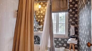 Deluxe Room, 1 Queen Bed, Kitchen (Grand Studio Residence Queen) | Bathroom | Shower, towels