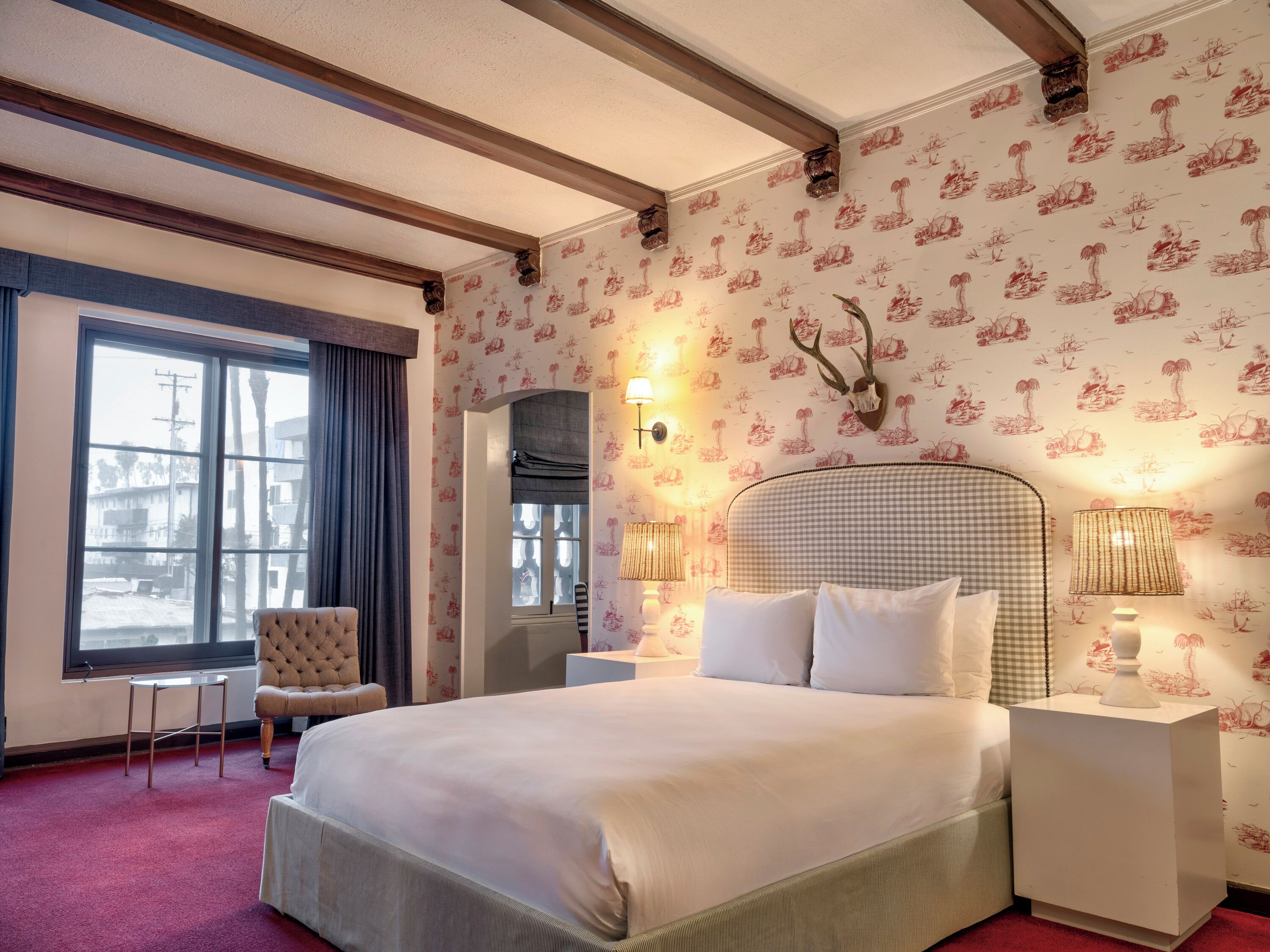 Grand Studio, 1 Queen Bed | Internet, bed sheets