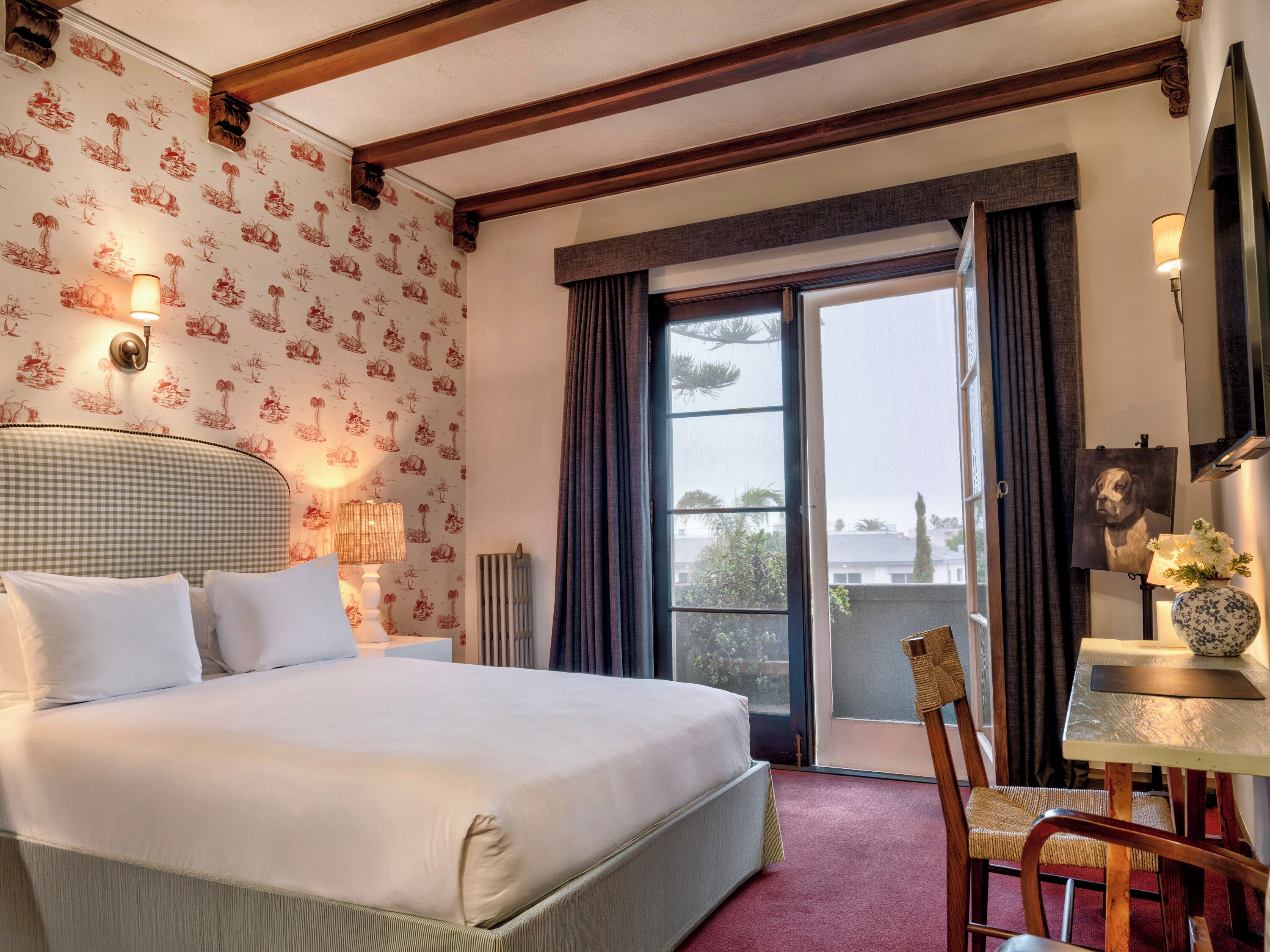 Classic Room, 1 Queen Bed | Internet, bed sheets