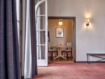 Internet, bed sheets at Maison Twenty Seven