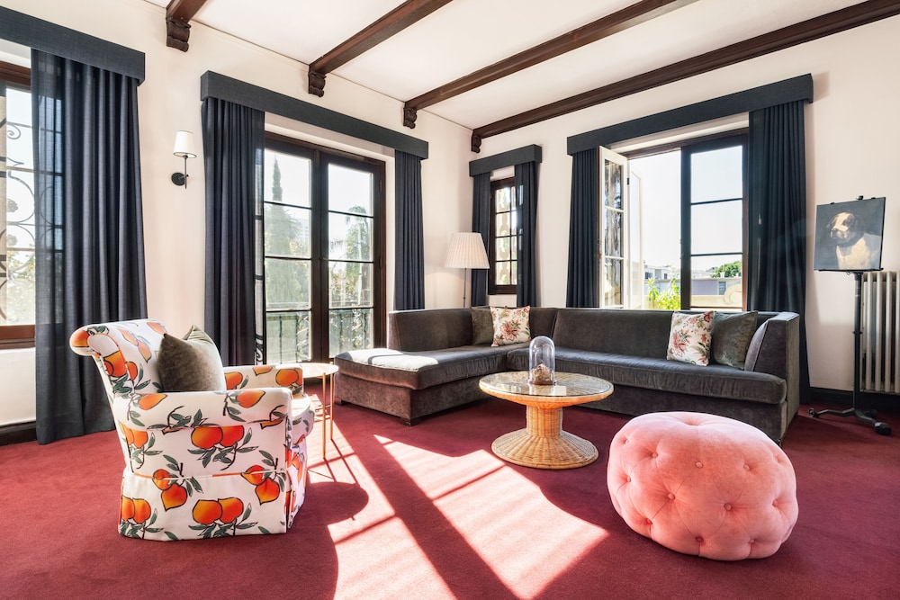 Maison Twenty Seven by null