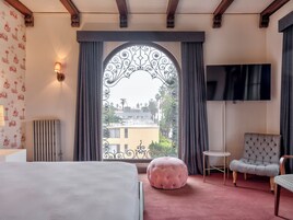 Acceso a internet y ropa de cama 