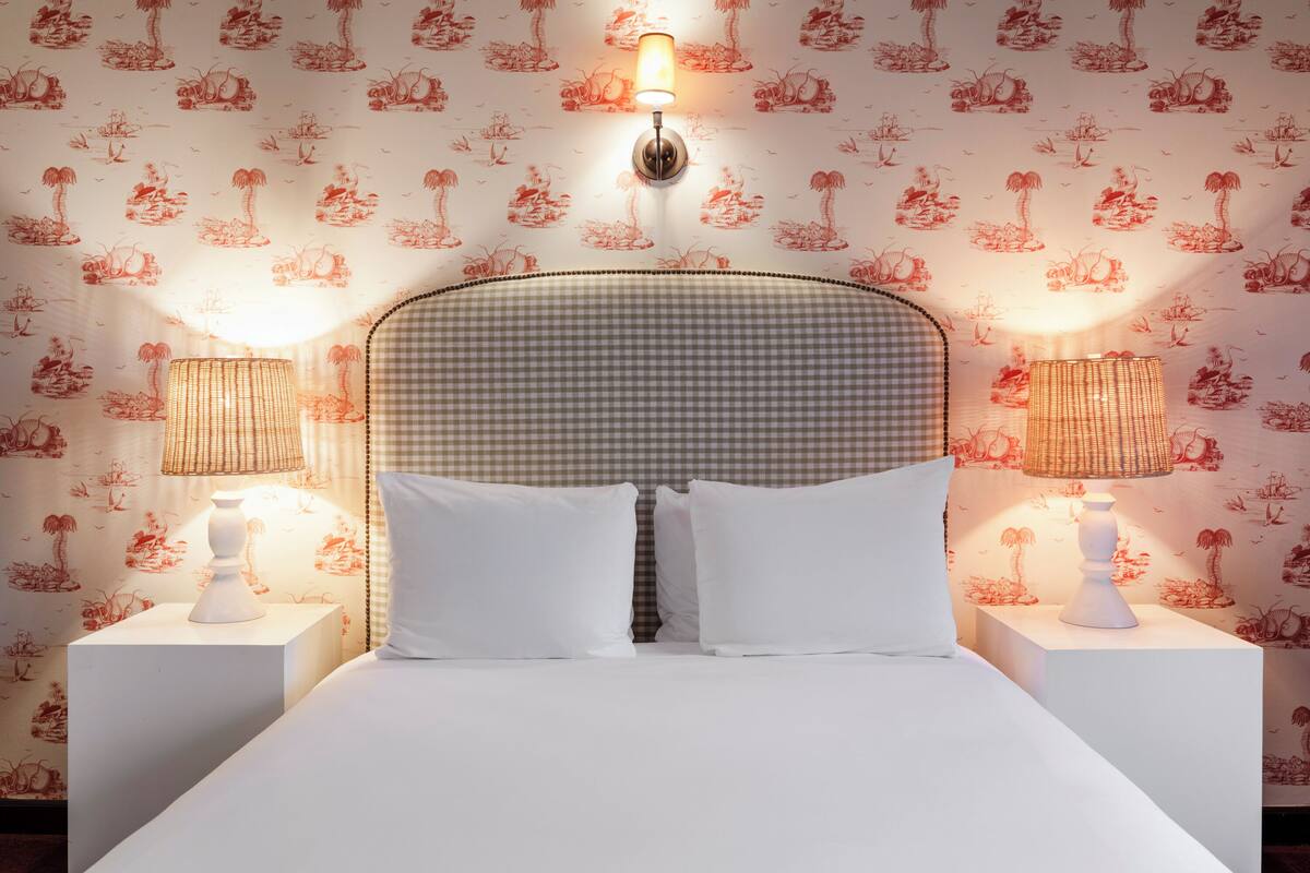 Room, 1 Queen Bed (Classic Queen) | Internet, bed sheets