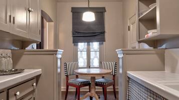 Deluxe Room, 1 Queen Bed, Kitchen (Grand Studio Residence Queen) | Internet, bed sheets