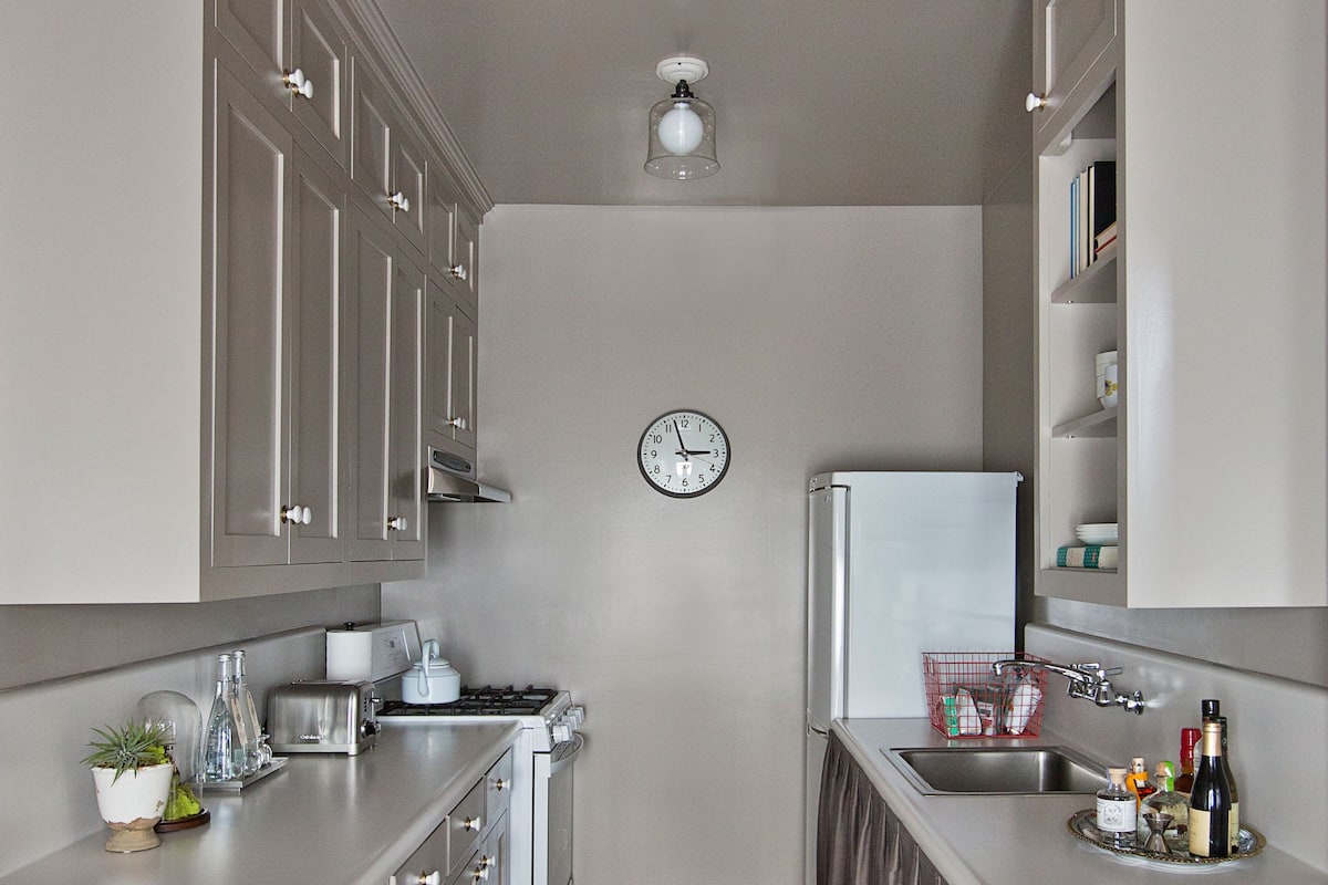 executive suite, 1 king bed (one bedroom residence) | private kitchen | coffee/tea maker