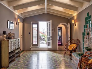 高级顶层房, 多张床, 海洋景观 (Penthouse One) | 高速上网、床单