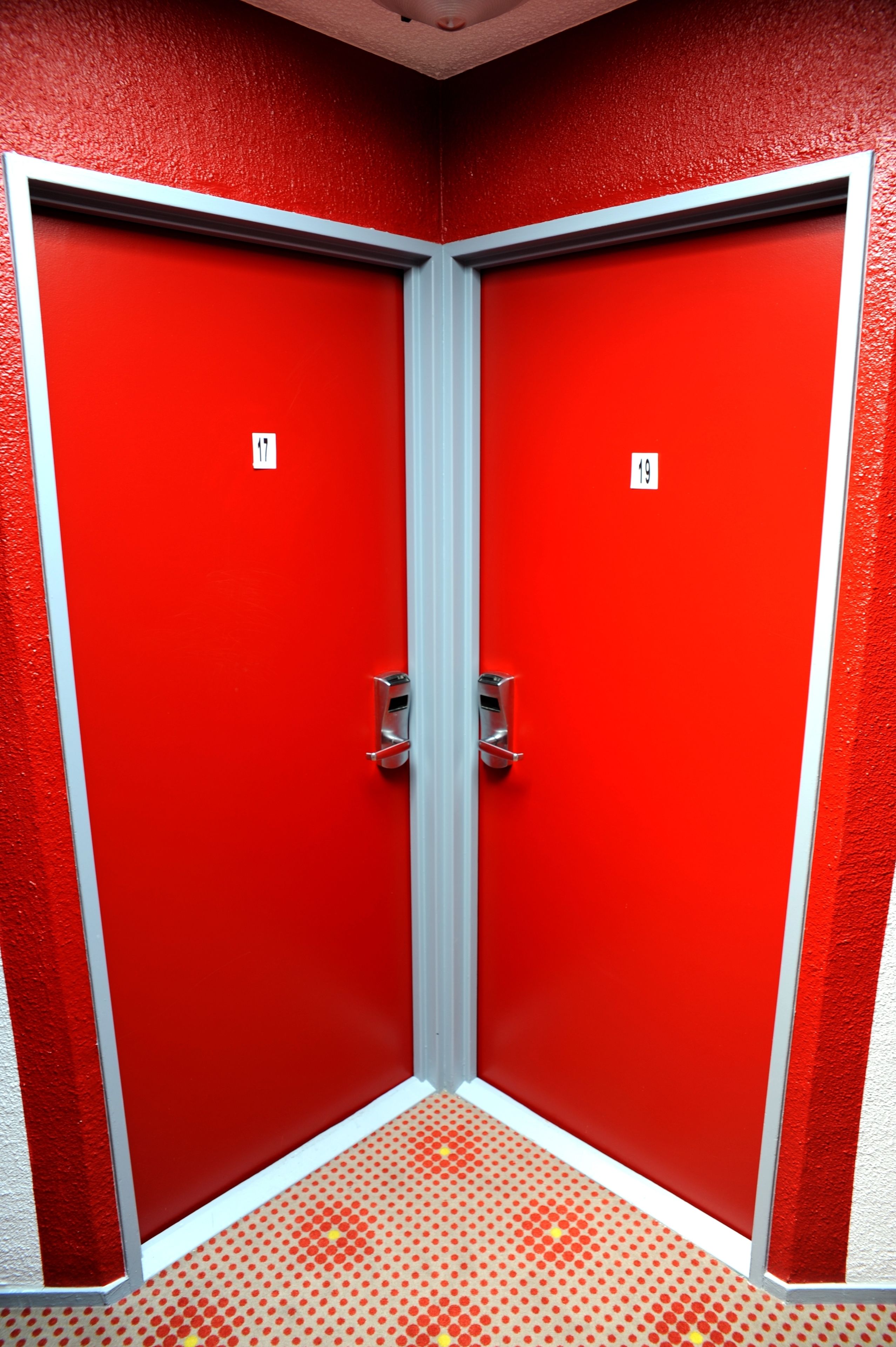 المنشأة من الداخل