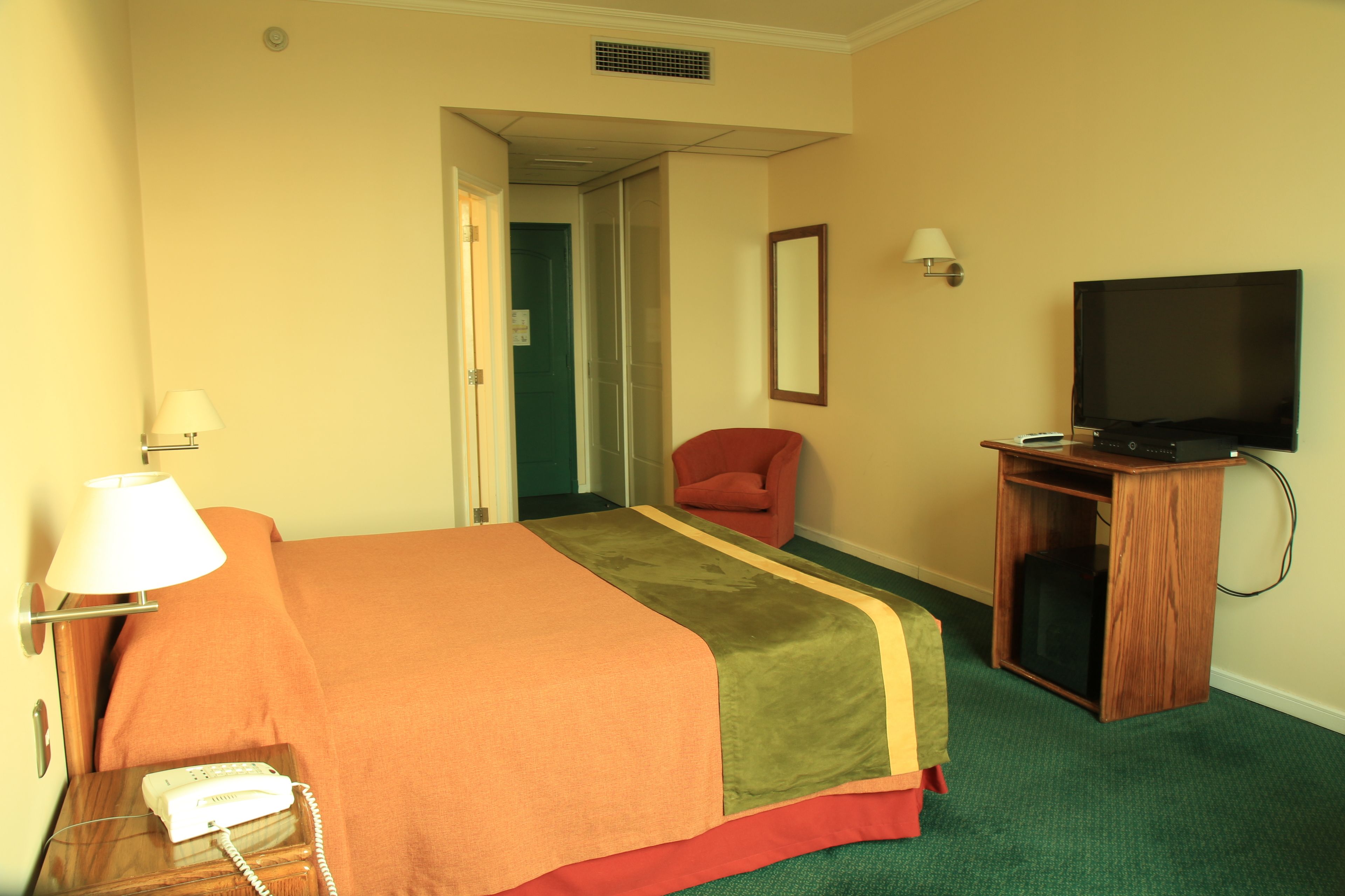 double room, 1 double bed | minibar, in-room safe, desk, soundproofing