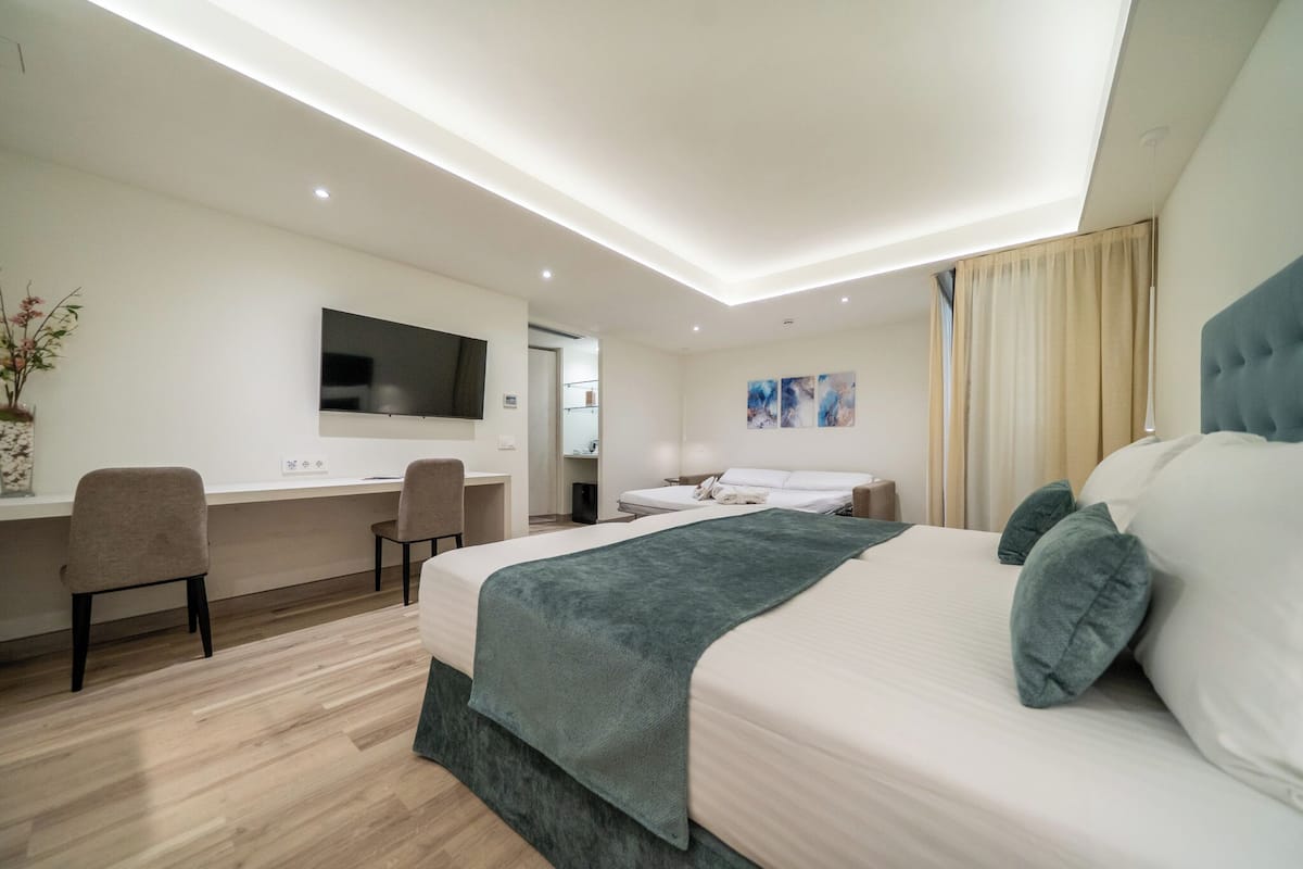 1 bedroom, in-room safe, desk, laptop workspace